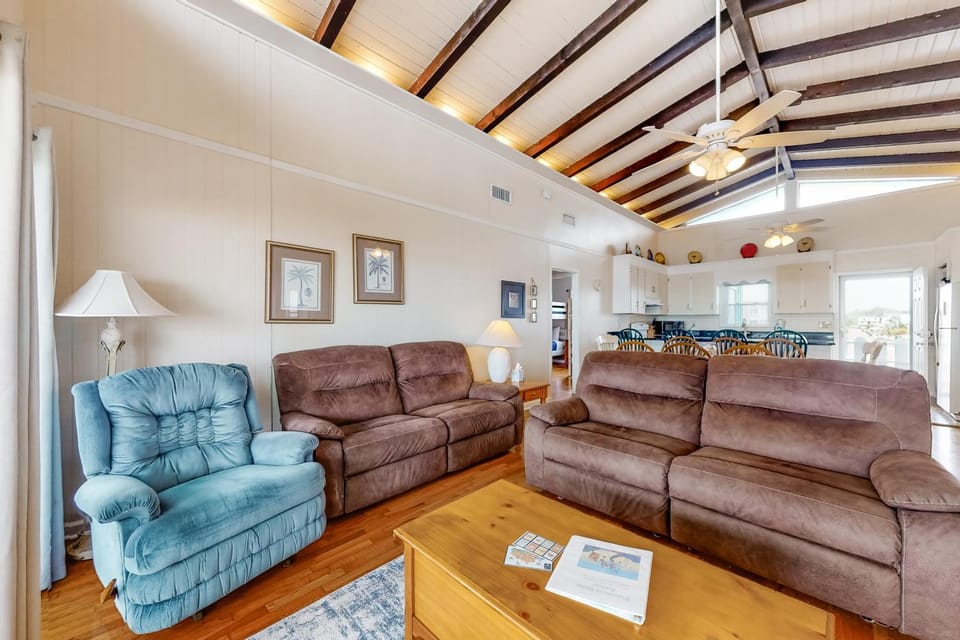 HB39 Bikini Bottom House in Holden Beach