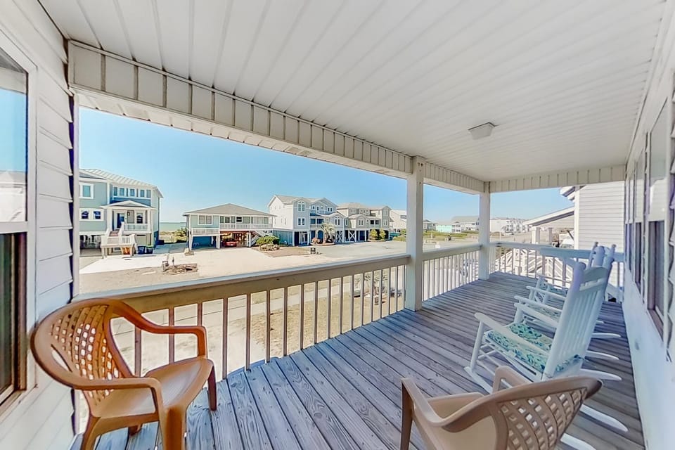 HB50 Captain's Landing House in Holden Beach