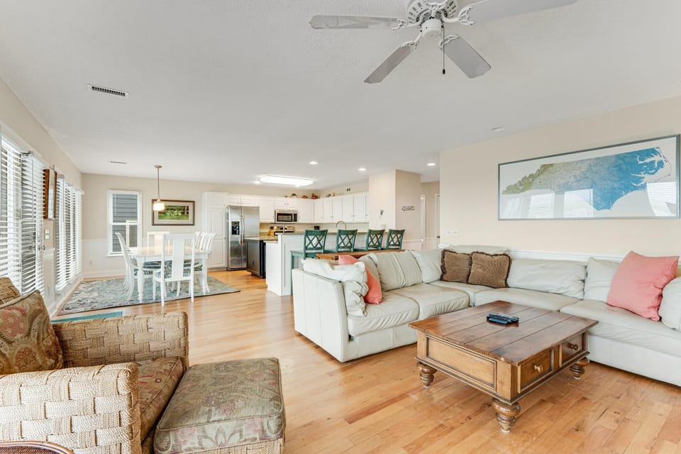 HB44 Bowery Break House in Holden Beach