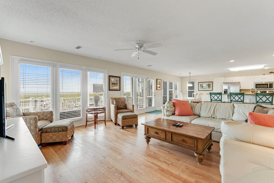 HB44 Bowery Break House in Holden Beach