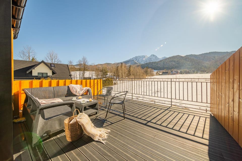 Patio, Day, Natural landscape, View (from property/room), Balcony/Terrace, Dining area, Mountain view