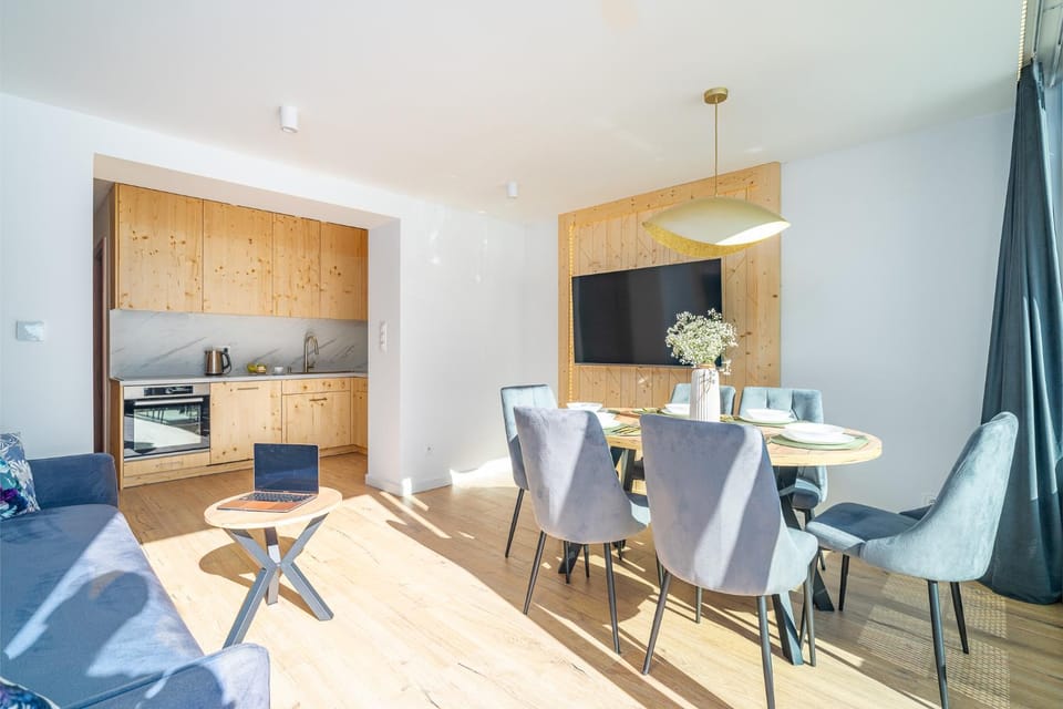 Kitchen or kitchenette, Living room, Seating area, Dining area, Parking, dishwasher, oven, stove, washing machine