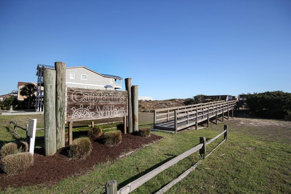 HB54 Captain's Villa 6-D House in Holden Beach