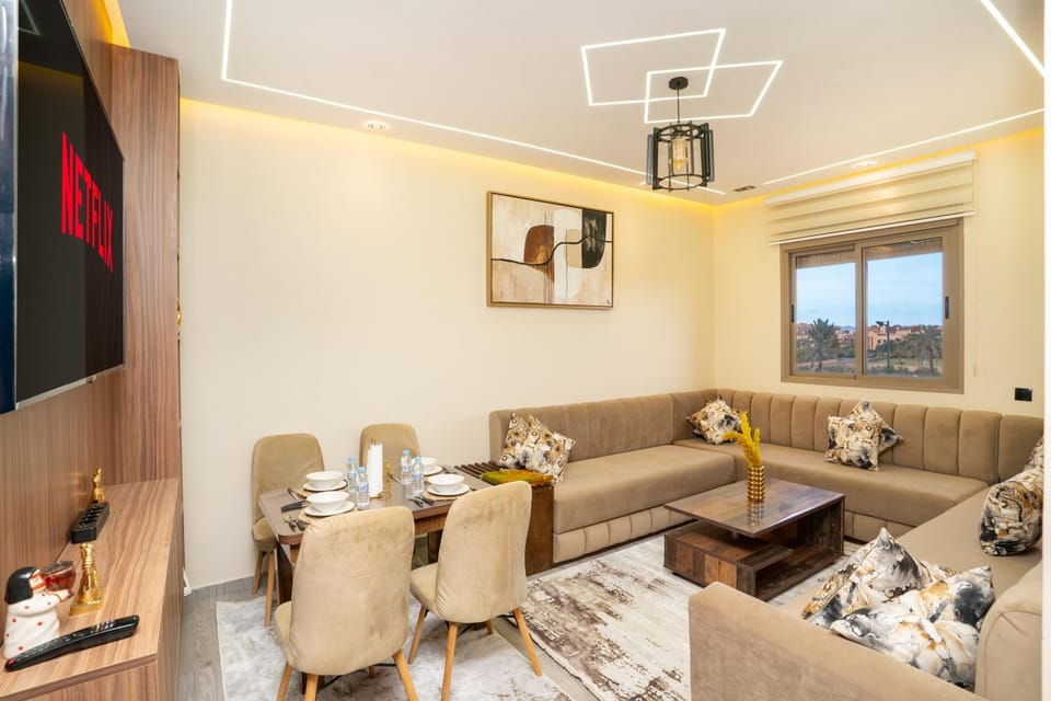 TV and multimedia, Living room, Food and drinks, Seating area, Dining area, Drinks