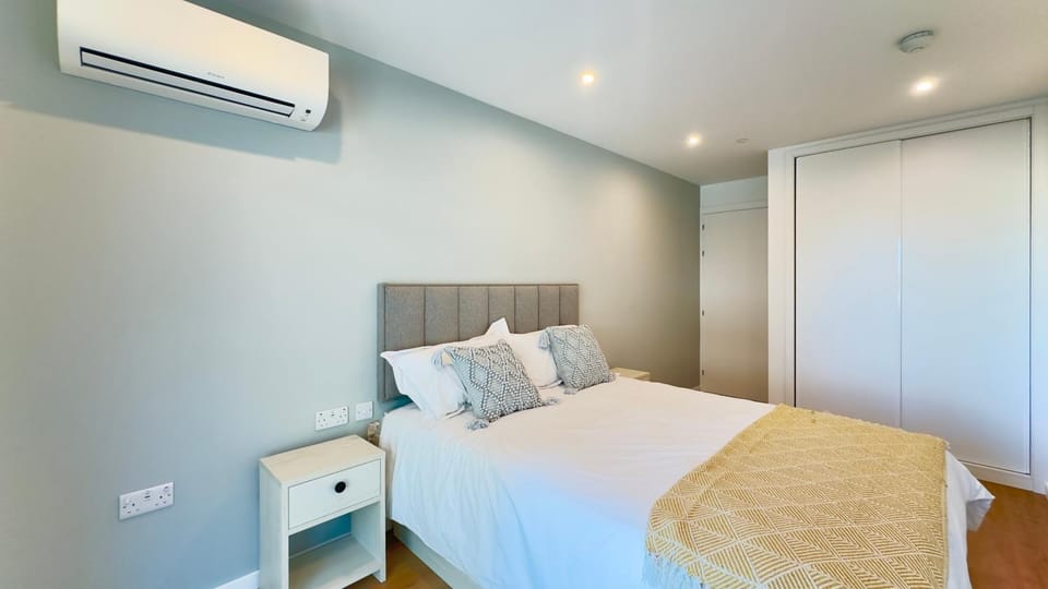 Communal lounge/ TV room, Natural landscape, TV and multimedia, Living room, Seating area, Evening entertainment, Sea view, air conditioner