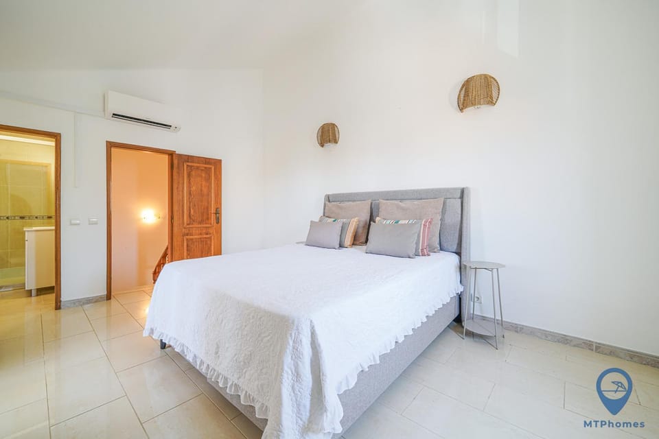 Casa Joana by MTPhomes House in Albufeira