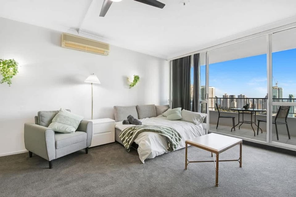 Golden Arcade - Views Games Vibes Apartment in Surfers Paradise Boulevard