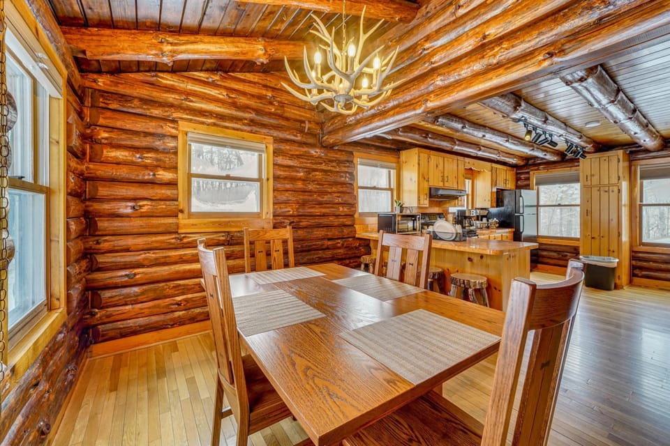 Motorsports, Lake Days & Hikes! Cabin in Waterfall Cabin in Pennsylvania
