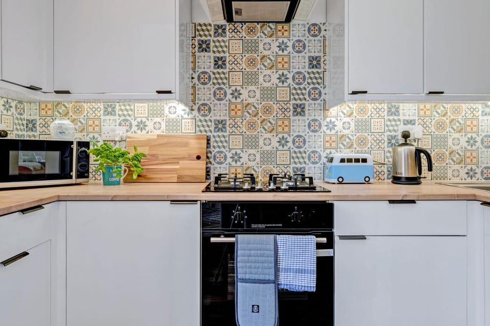 microwave, oven, kitchen