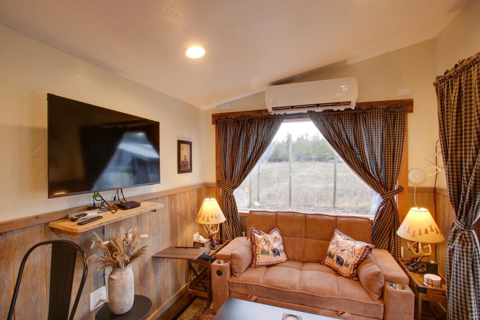 Cozy Couple's Retreat 6 Mi to Lake Pend Oreille Apartment in Kootenai County
