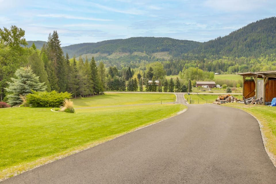 Bougie Barn 5 mi to Silverwood theme park! Apartment in Kootenai County