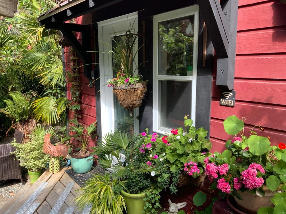 Magnolia Petal Accommodation Bed and Breakfast in Galiano Island
