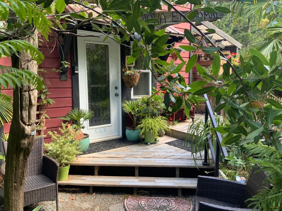 Magnolia Petal Accommodation Bed and Breakfast in Galiano Island