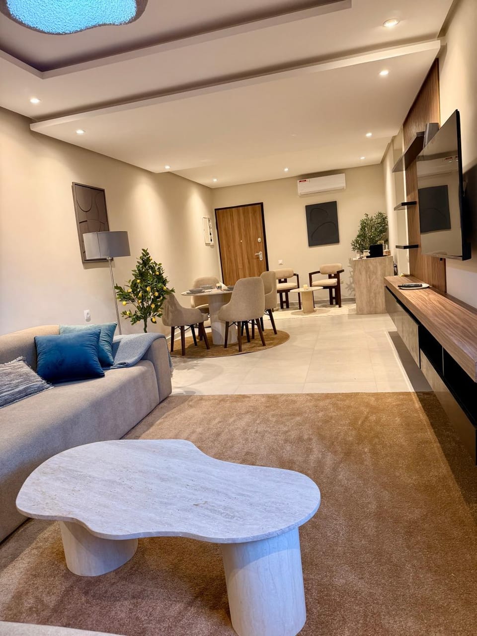 TV and multimedia, Living room, Seating area, Dining area, Evening entertainment