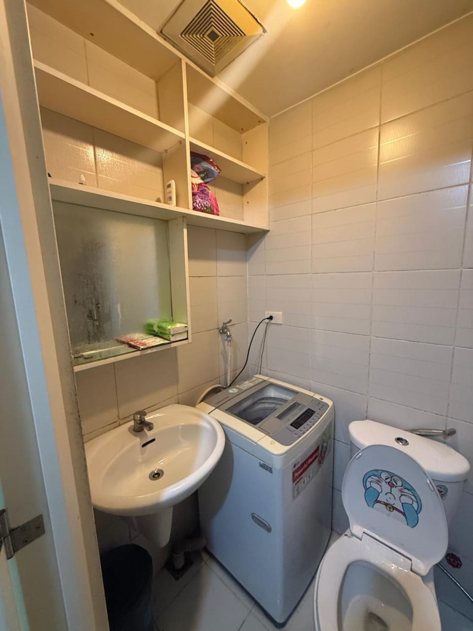 1BR Staycation at JAZZ Makati 29F 65 Smart TV Apartment in Makati
