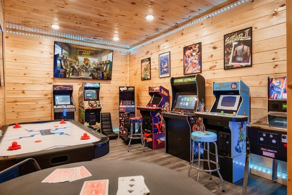Fun Safari Surprise 4 Kids! Heated Pool! Arcade! Close to Attractions House in Pigeon Forge