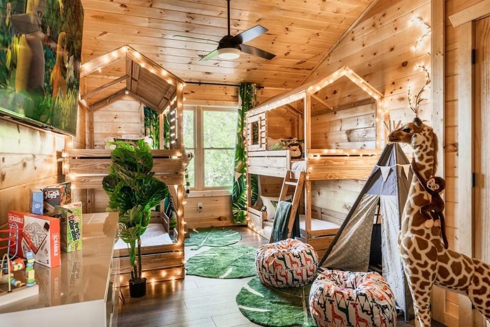 Fun Safari Surprise 4 Kids! Heated Pool! Arcade! Close to Attractions House in Pigeon Forge