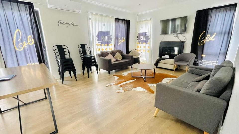 Entire 5Bedroom house close to school,supermarket and shopping center Villa in Hamilton