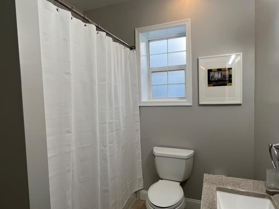 25 Lux Room 5 - 2 Queen Beds, Shared Bathroom - Nonsmoking Bed and Breakfast in Arlington