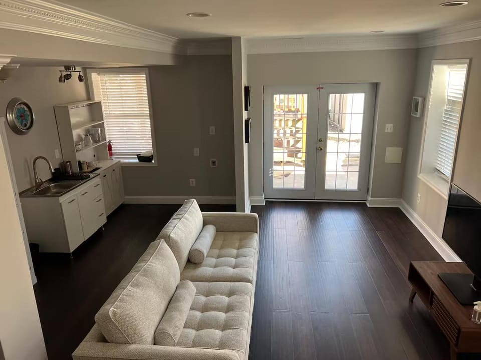 25 Lux Room 7 - 2 Queen Beds, Shared Bathroom - Nonsmoking Bed and Breakfast in Arlington
