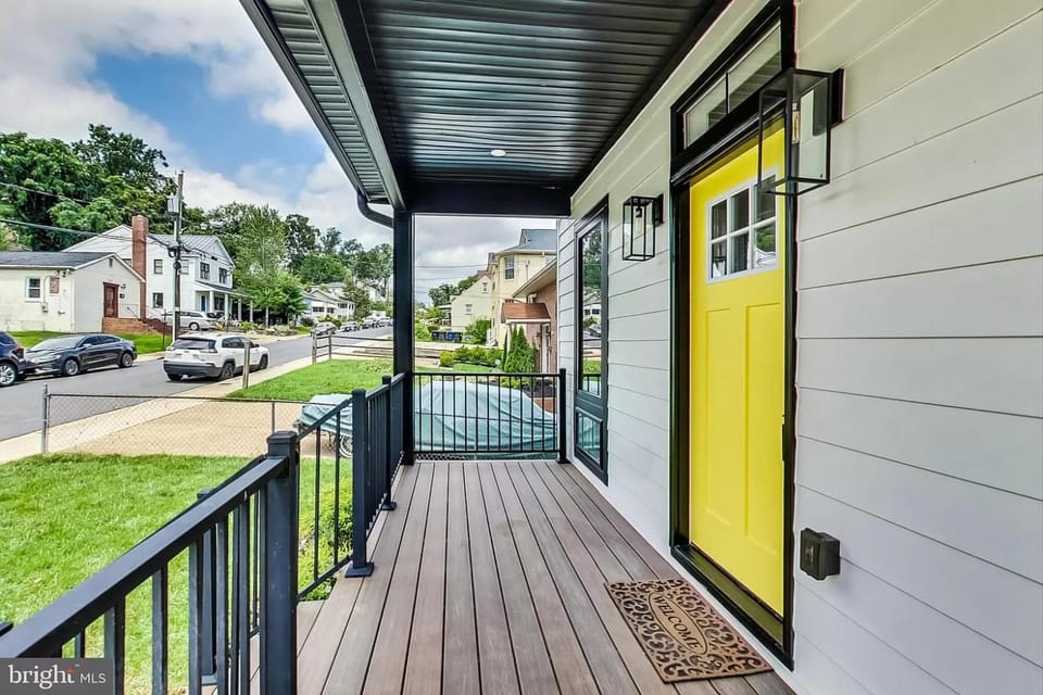 35 Owners Penthouse - 1 King Bed, Private Bathroom - Nonsmoking Bed and Breakfast in Arlington