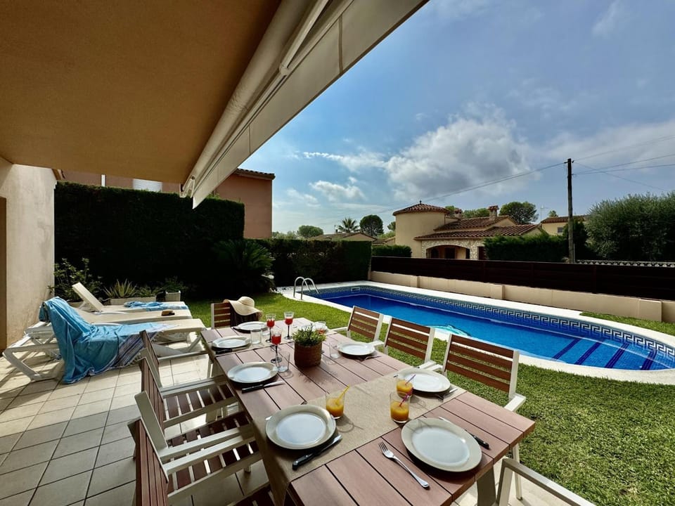 Can Noguera: Casa familiar con piscina cerca de l'Escala - HISP-7-87 Villa in Baix Empordà