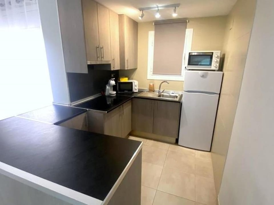 Apartamento Renovado en Santa Margarita, a 500m de la Playa, con Terraza y Parking Privado - HISP-312-7 Apartment in Roses