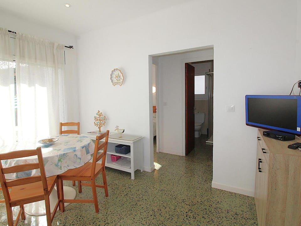 Apartamento para 4 pers cerca de la playa con aire y parking - ES-228-207 Apartment in Alt Empordà