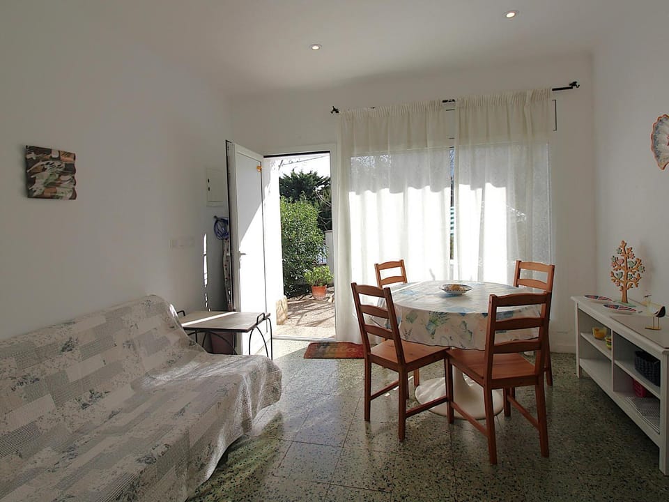 Apartamento para 4 pers cerca de la playa con aire y parking - ES-228-207 Apartment in Alt Empordà