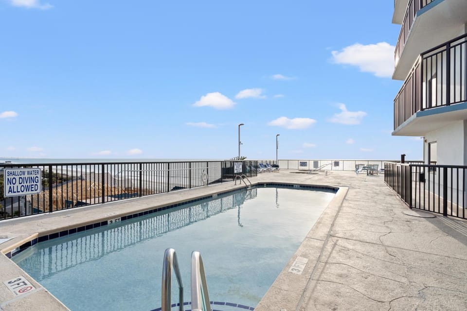 Relaxing Salt Life Stay at Grande Shores Apartment in Myrtle Beach