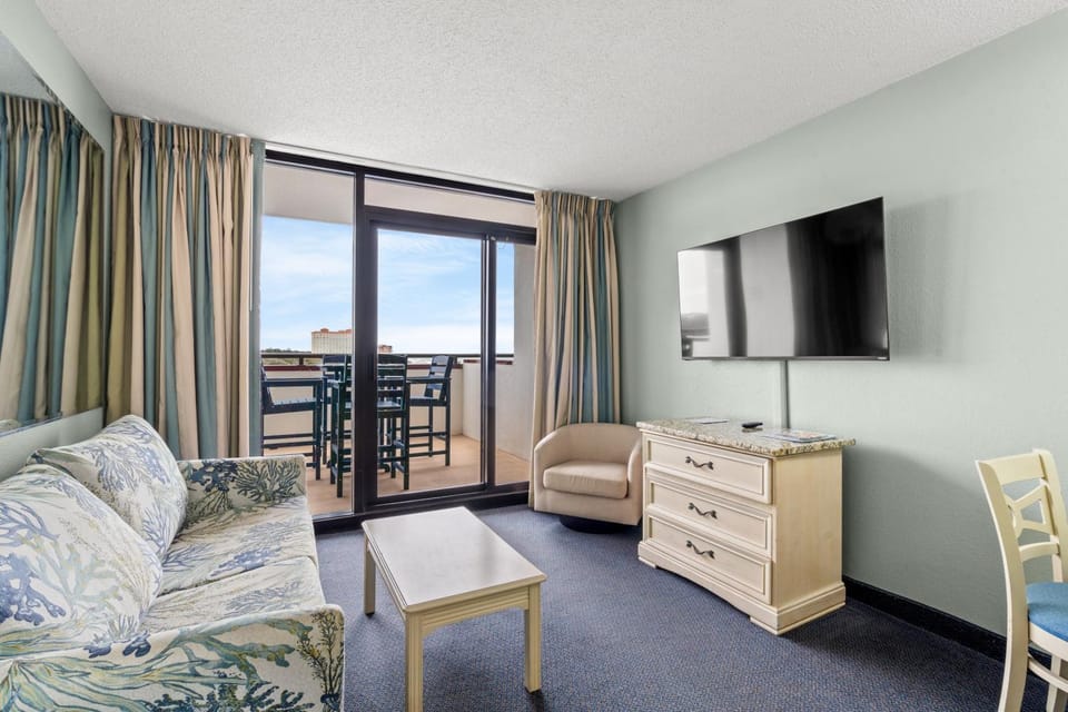 Relaxing Salt Life Stay at Grande Shores Apartment in Myrtle Beach