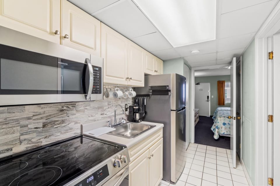 Relaxing Salt Life Stay at Grande Shores Apartment in Myrtle Beach