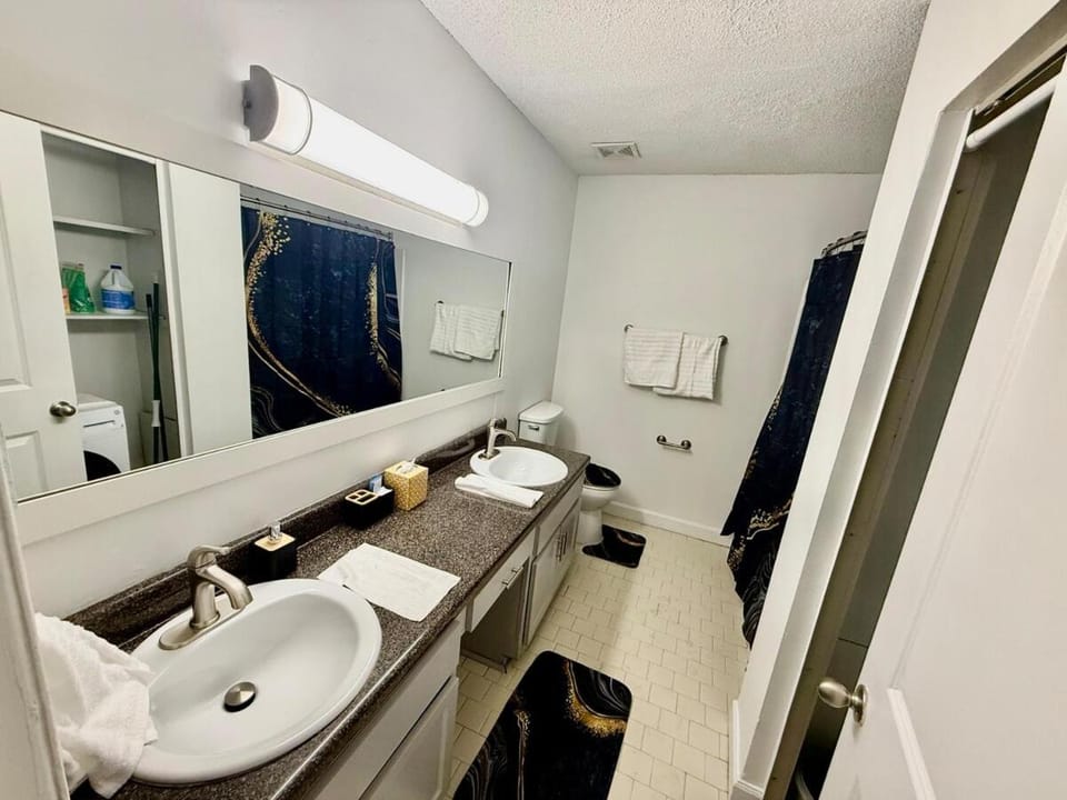Quiet 2 BR APT - Near Hospitals - Free WiFi Apartment in Birmingham