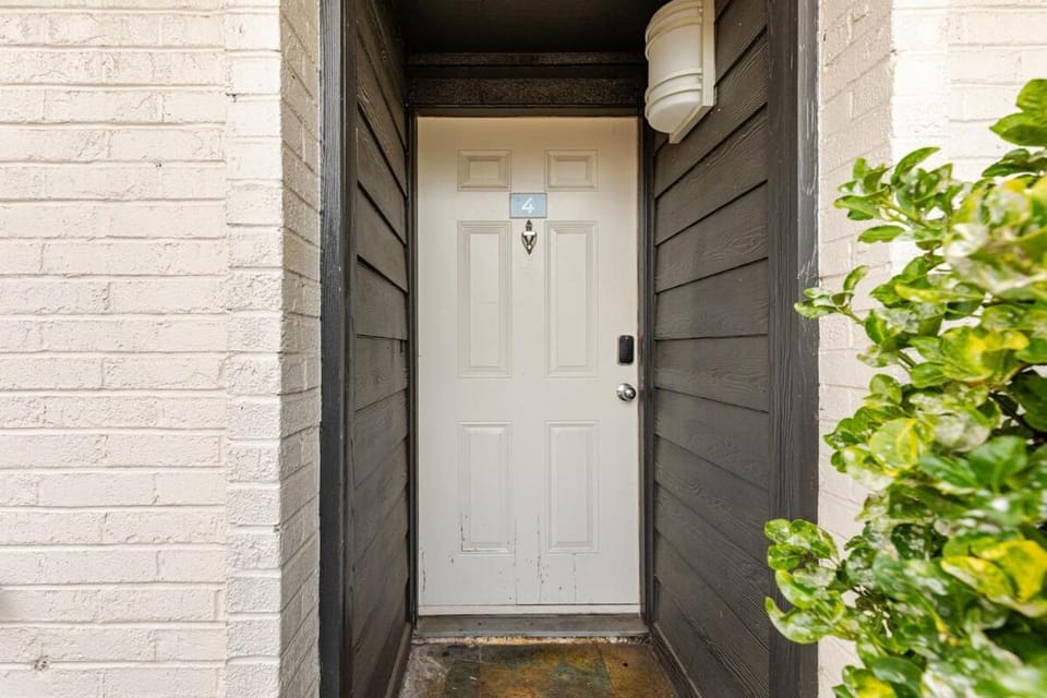 Quiet 2 BR APT - Near Hospitals - Free WiFi Apartment in Birmingham
