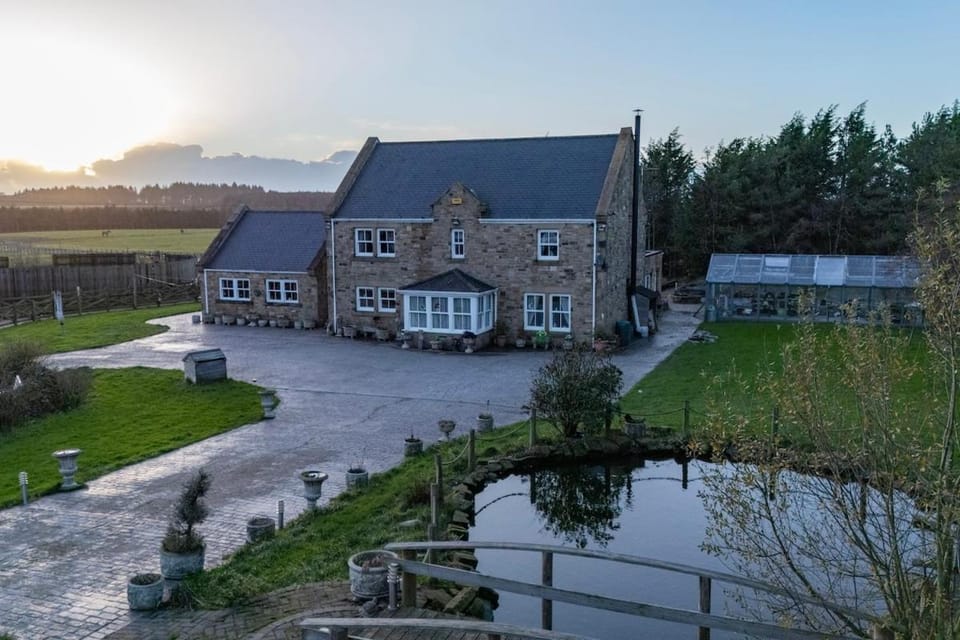Waterside Equestrian Lodge House in Lanchester
