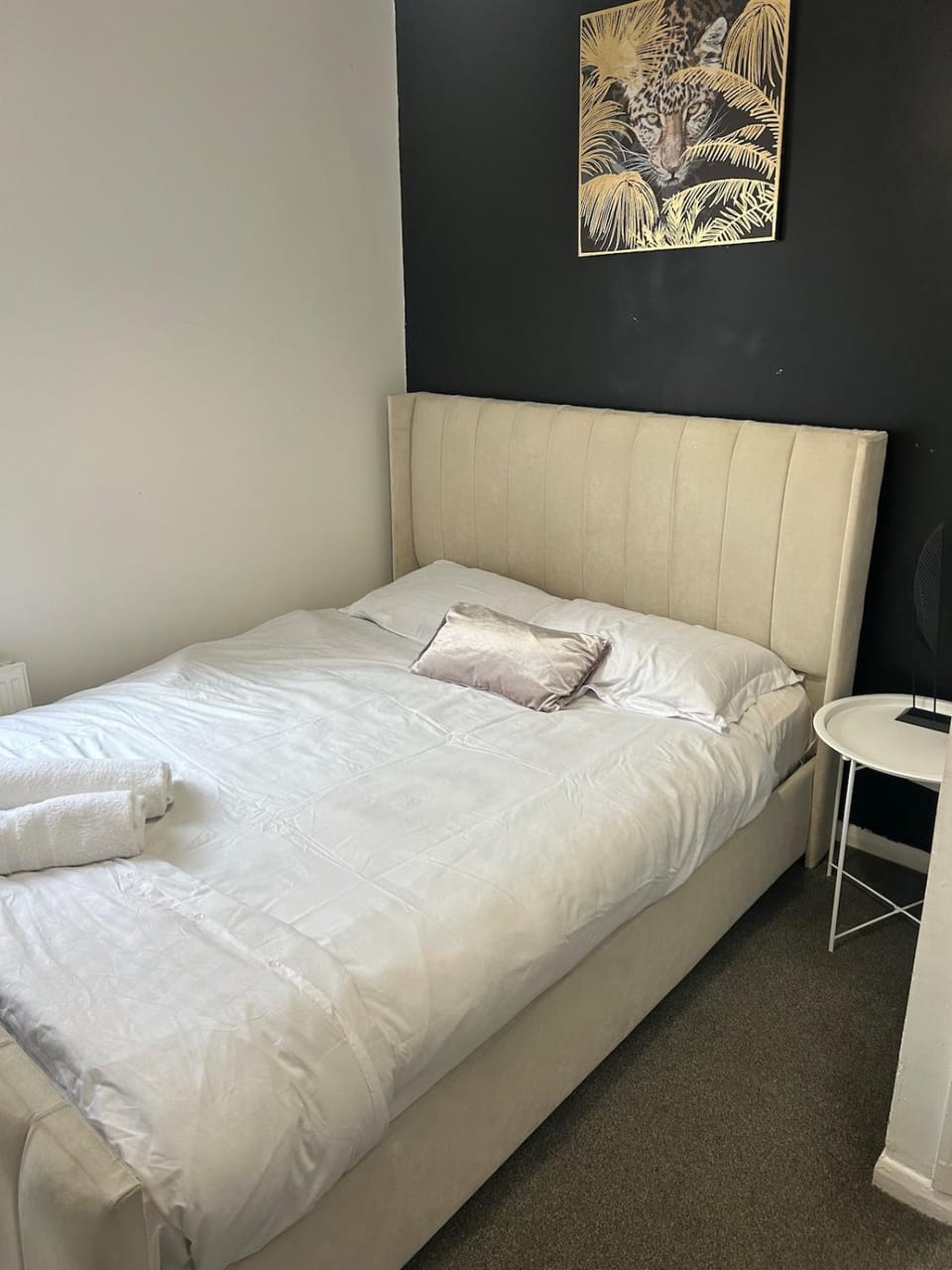 3 Bedroom House, Sleeps 6, Parking, Ideal for Contractors, Central Rochester Apartment in Scotland