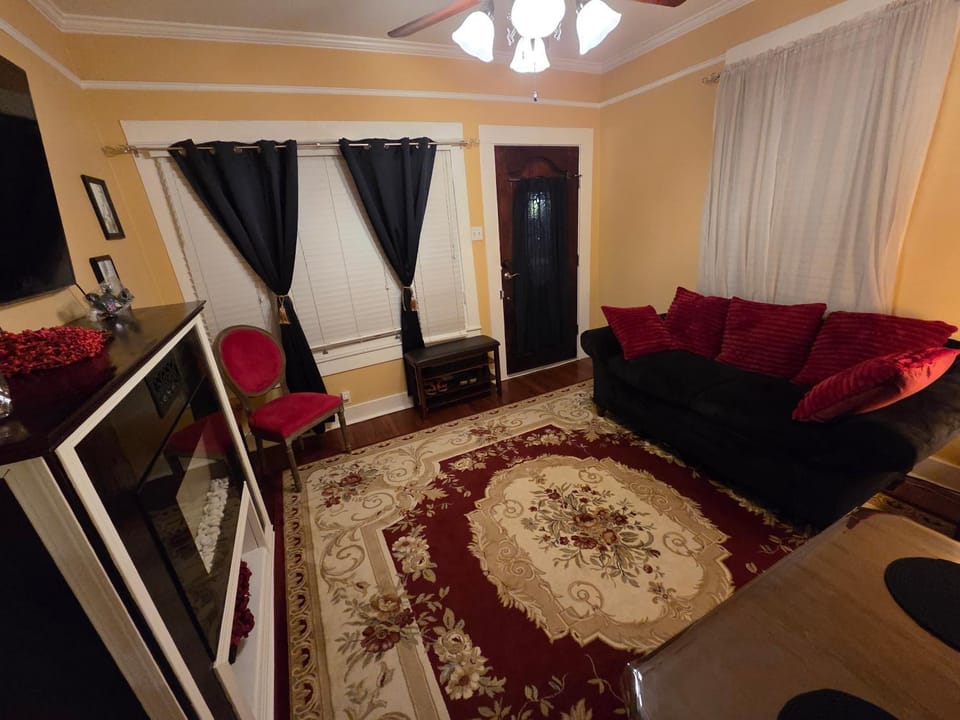 Private Bedroom Bath plus Sitting Room & Porch Apartment in New Orleans