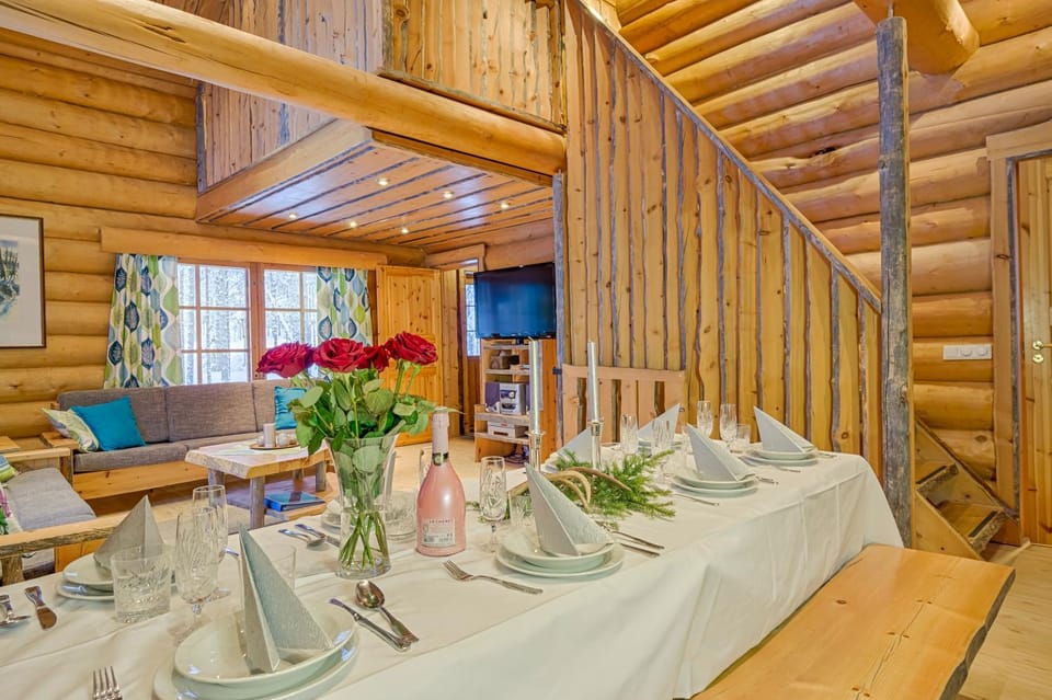 Day, Winter, View (from property/room), Living room, Photo of the whole room, Decorative detail, Dining area
