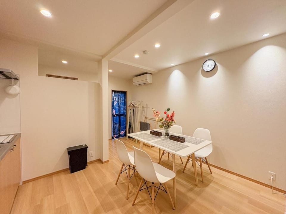 Pandafamily101 5 min Hanazonocho station 4 guests Kansai Airport FreeWiFi Apartment in Osaka