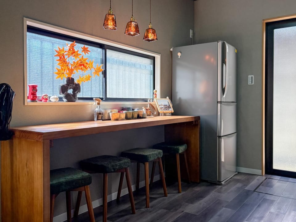 Dining area, minibar