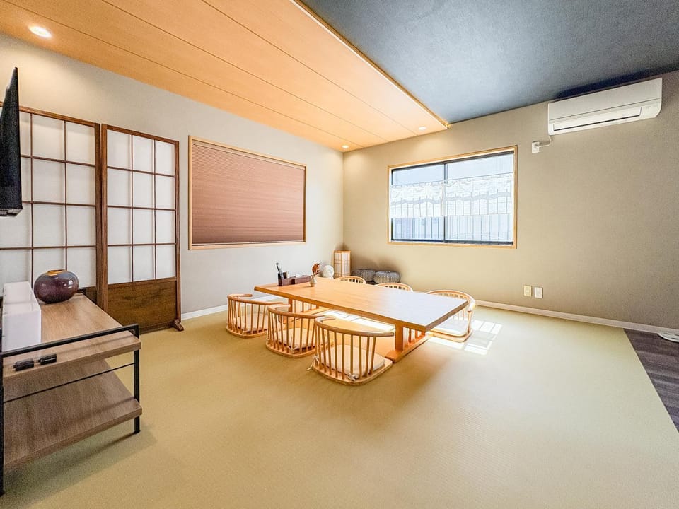 TV and multimedia, Living room, Dining area, air conditioner