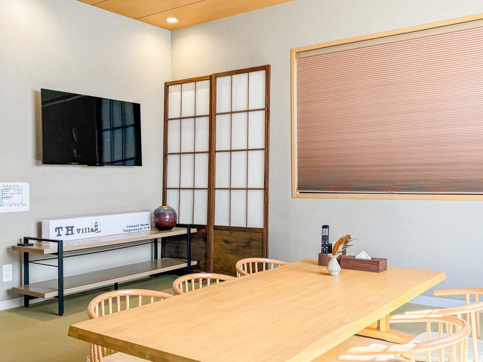 TV and multimedia, Living room, Dining area