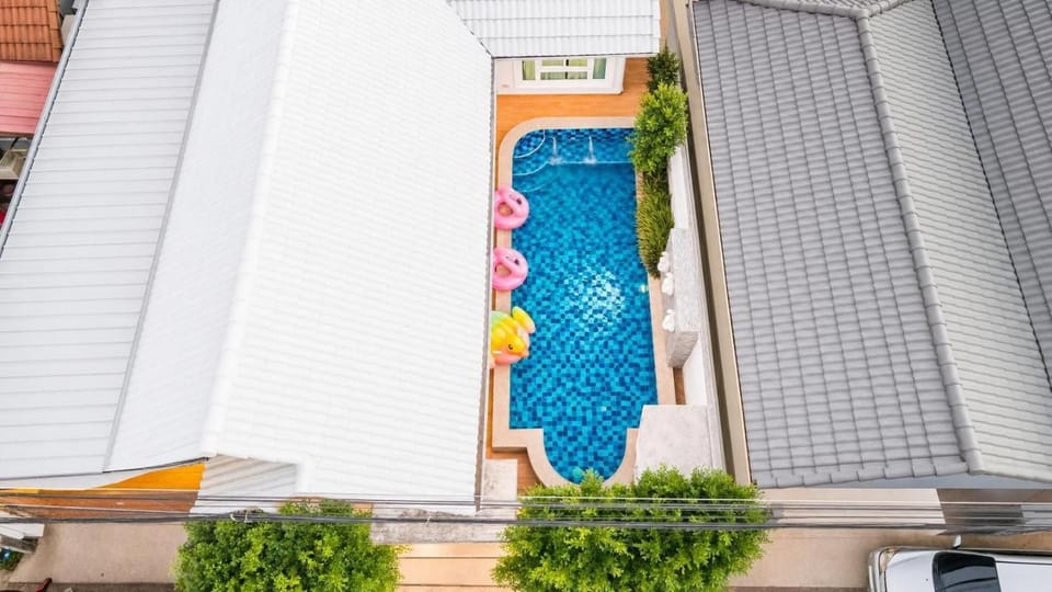 Property building, Day, Bird's eye view, View (from property/room), Pool view, Swimming pool