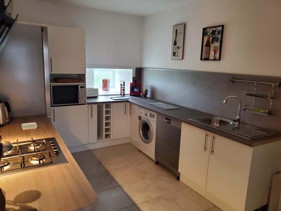 Kitchen or kitchenette, dishwasher, minibar, pet friendly, stove, toaster