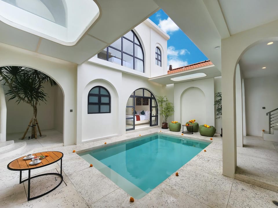 Property building, Swimming pool