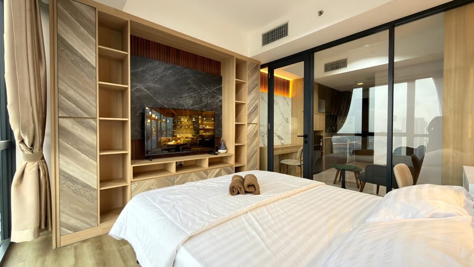 Bed, Living room, Photo of the whole room, Seating area, Bedroom, wardrobe