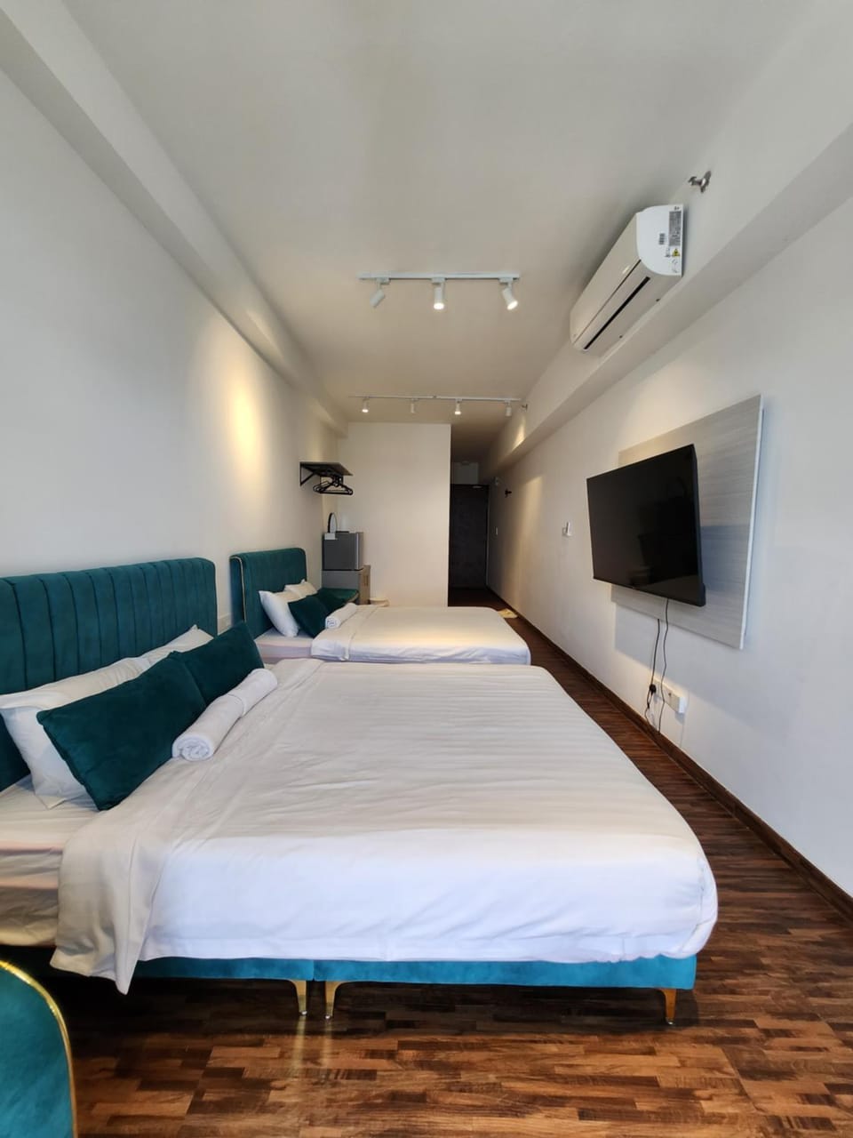 Bed, TV and multimedia, Photo of the whole room, Bedroom, air conditioner
