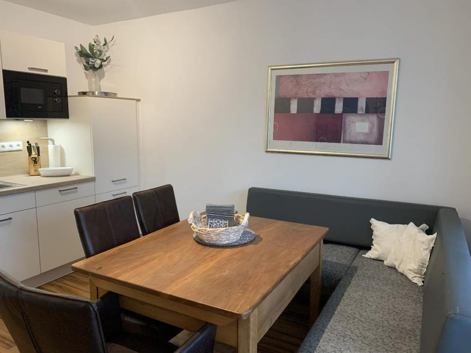 Kitchen or kitchenette, Seating area, Dining area