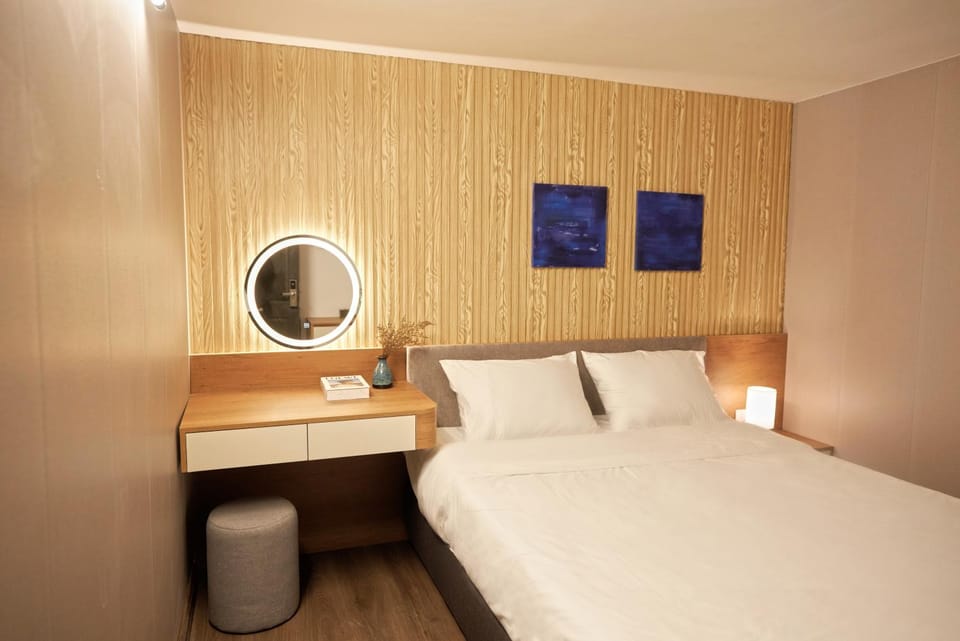 Private saving room for a solo traveller in Nightmarket, Hanoi Vacation rental in Hanoi