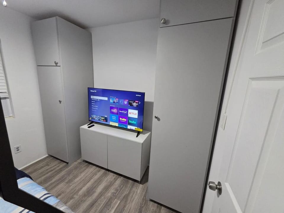 Extraordinary Tiny House, Beautiful neighborhood Apartment in Cypress